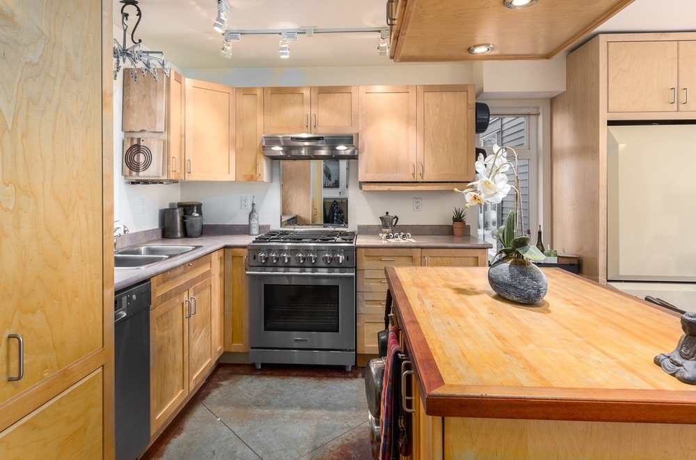 Listing Image of 111 4272 Albert St