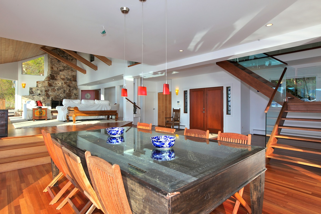 Listing Image of 1 Strachan Point Rd
