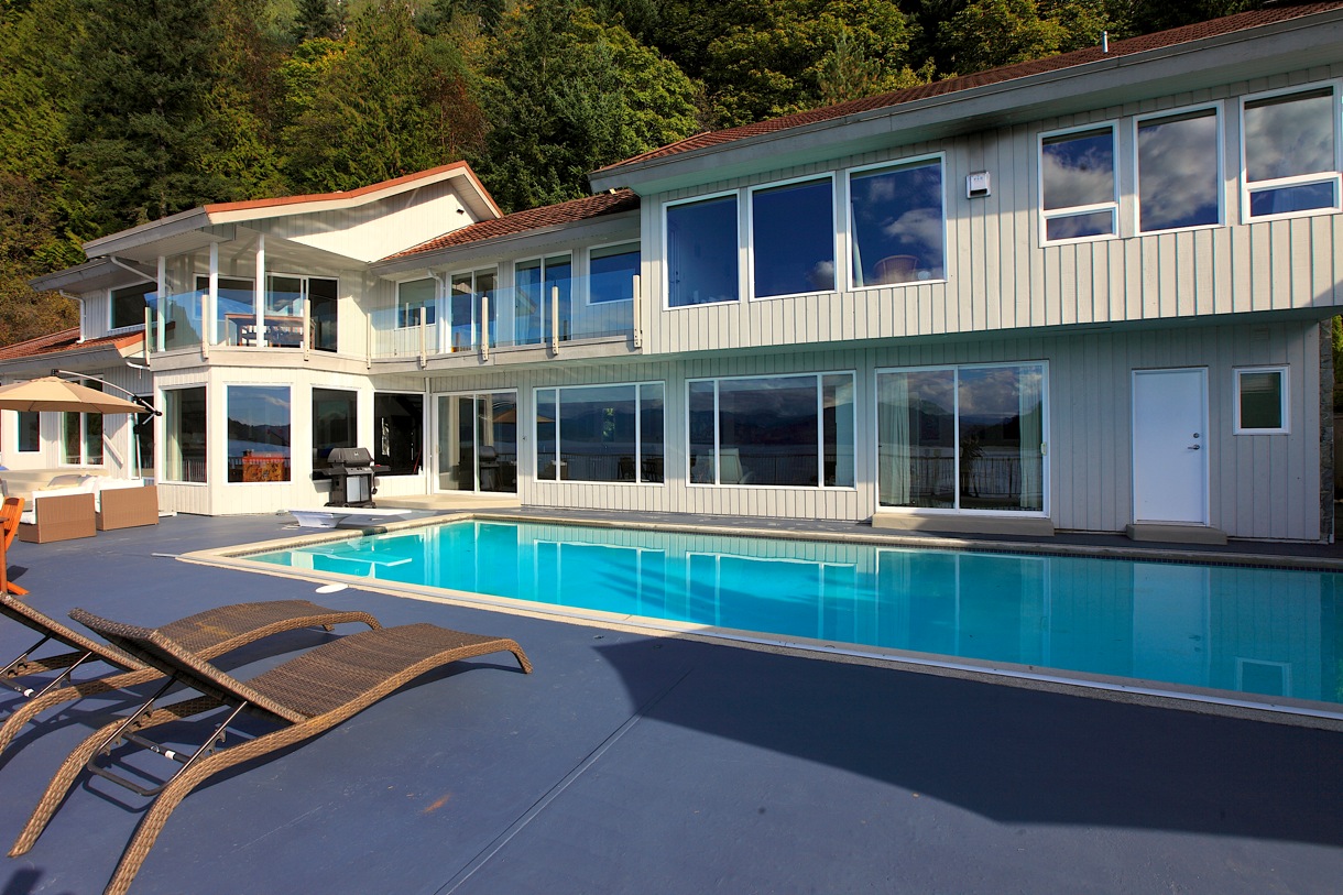 Listing Image of 1 Strachan Point Rd