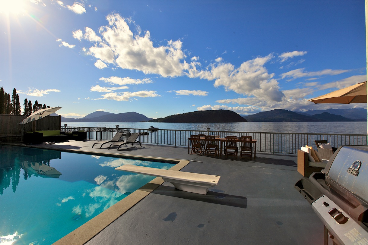 Listing Image of 1 Strachan Point Rd