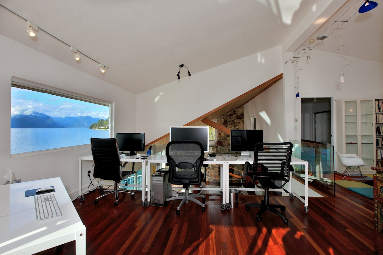Listing Image of 1 Strachan Point Rd