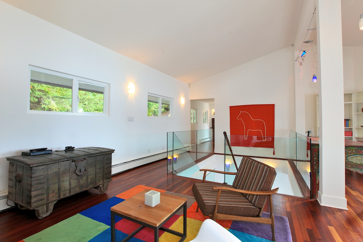 Listing Image of 1 Strachan Point Rd