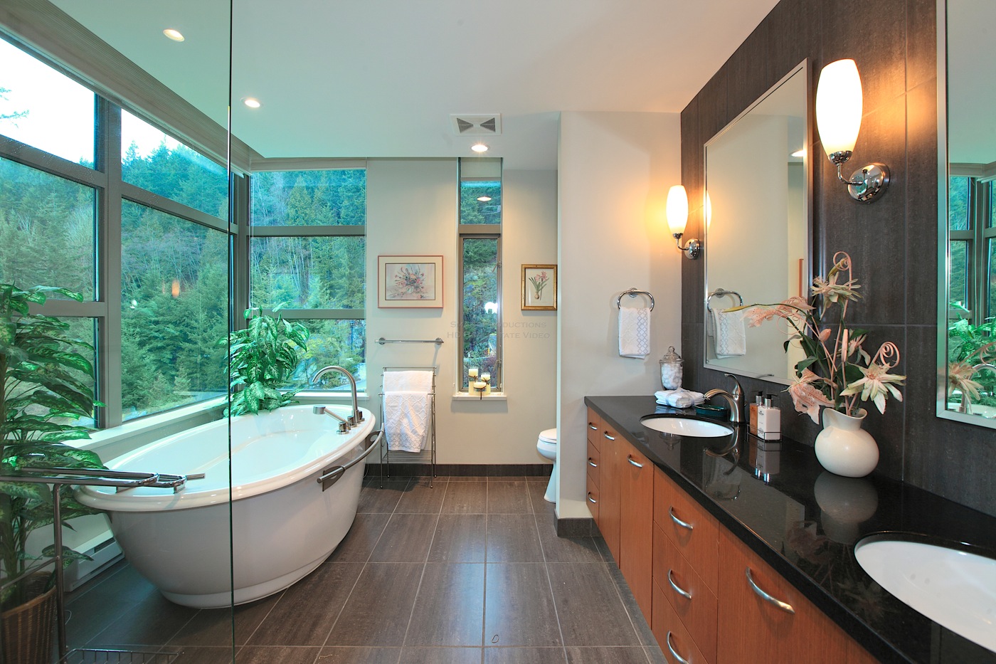 Listing Image of 1303 - 3335 Cypress Pl