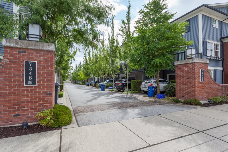 Listing Image of 3-7348 192A Street