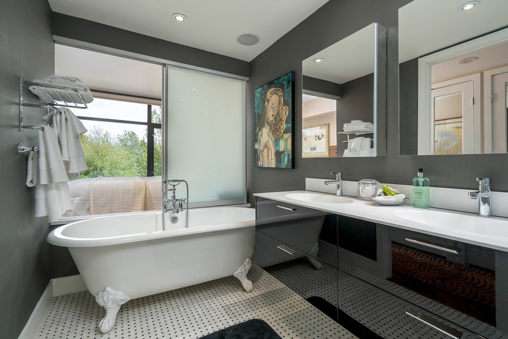 Listing Image of 300 - 1863 Alberni St