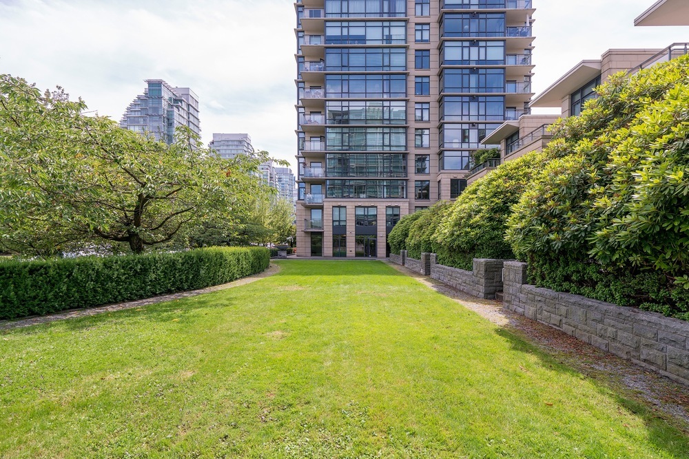 Listing Image of 300 - 1863 Alberni St
