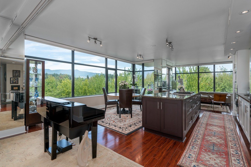 Listing Image of 300 - 1863 Alberni St