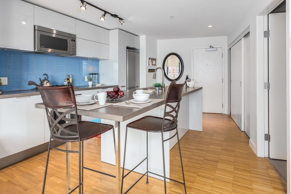 Listing Image of 2706 108 West Cordova Street