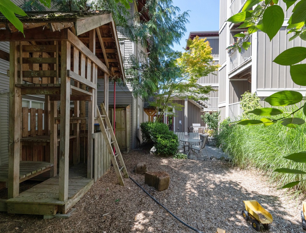 Listing Image of 202 4272 Albert St
