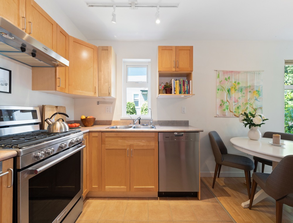 Listing Image of 202 4272 Albert St