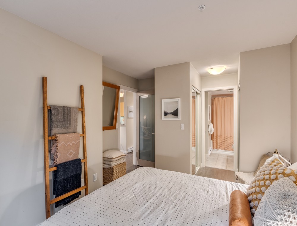 Listing Image of 110 175 E 10th St