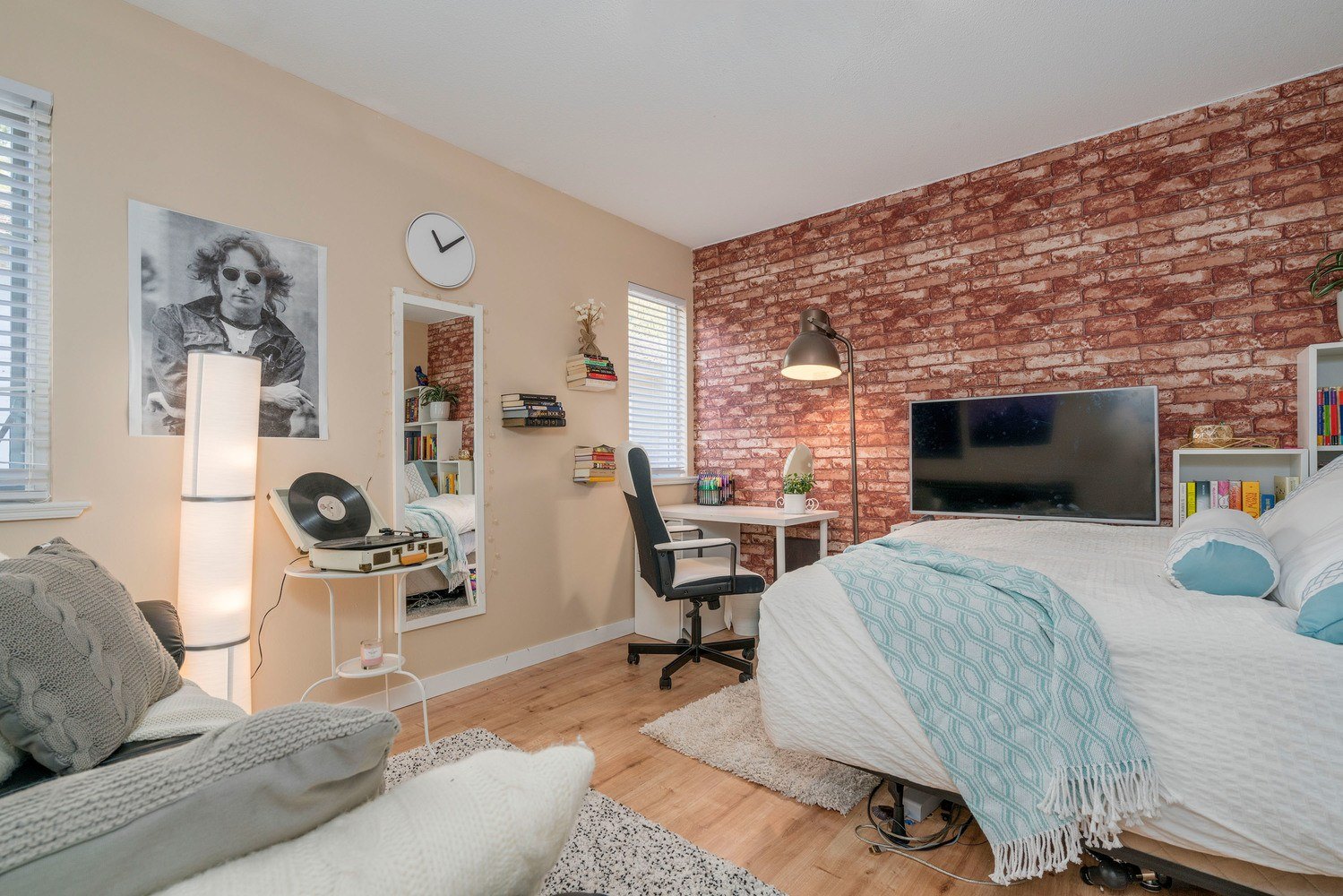 Listing Image of 883 Seymour Boulevard