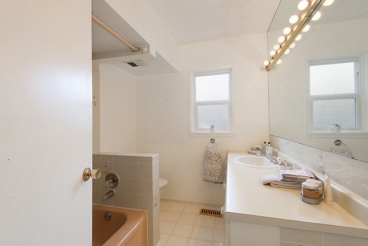 Listing Image of 639 Montroyal Boulevard