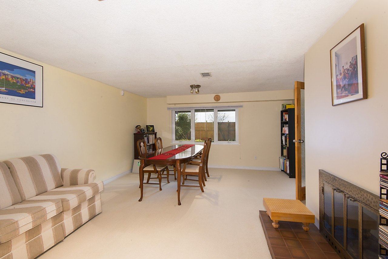 Listing Image of 639 Montroyal Boulevard