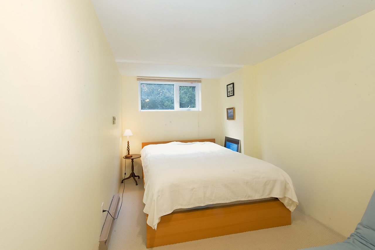 Listing Image of 639 Montroyal Boulevard