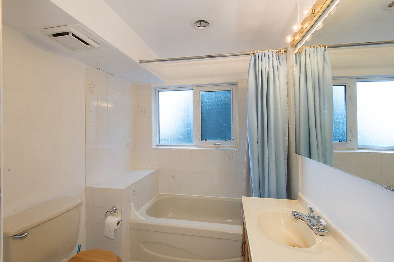 Listing Image of 639 Montroyal Boulevard