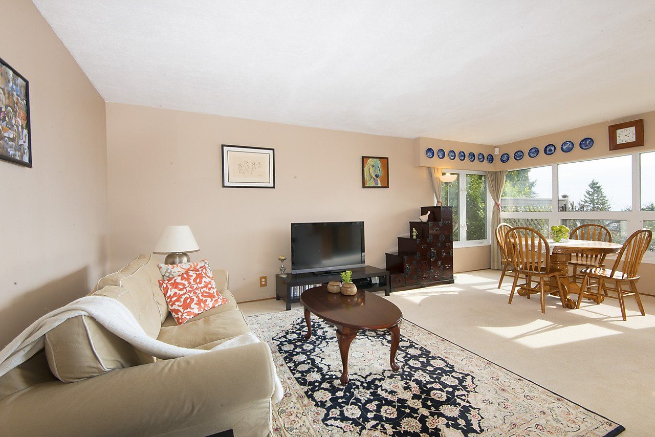Listing Image of 639 Montroyal Boulevard