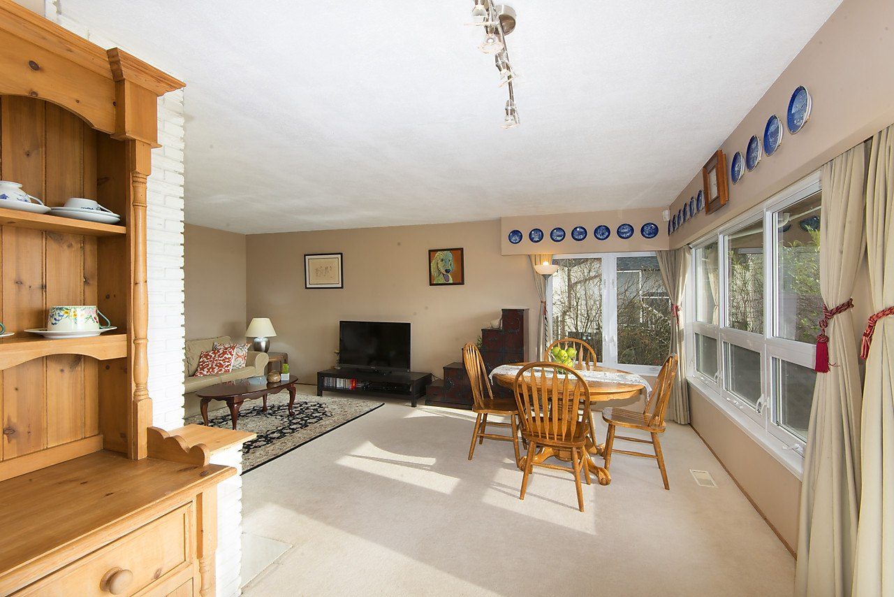 Listing Image of 639 Montroyal Boulevard