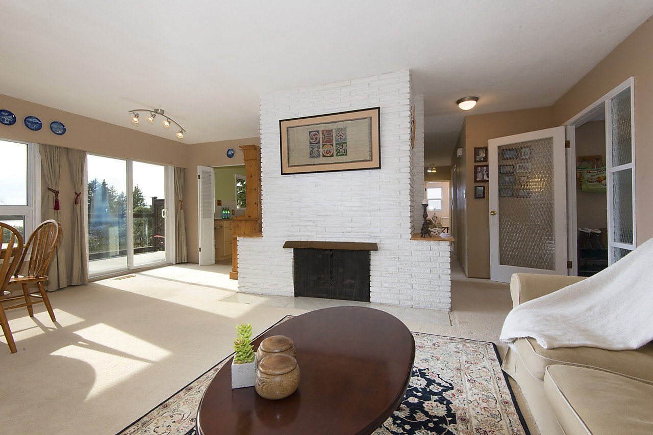Listing Image of 639 Montroyal Boulevard