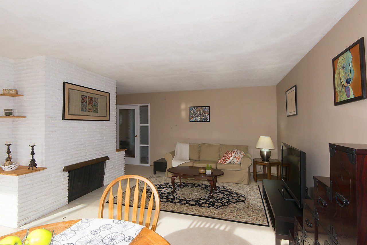 Listing Image of 639 Montroyal Boulevard