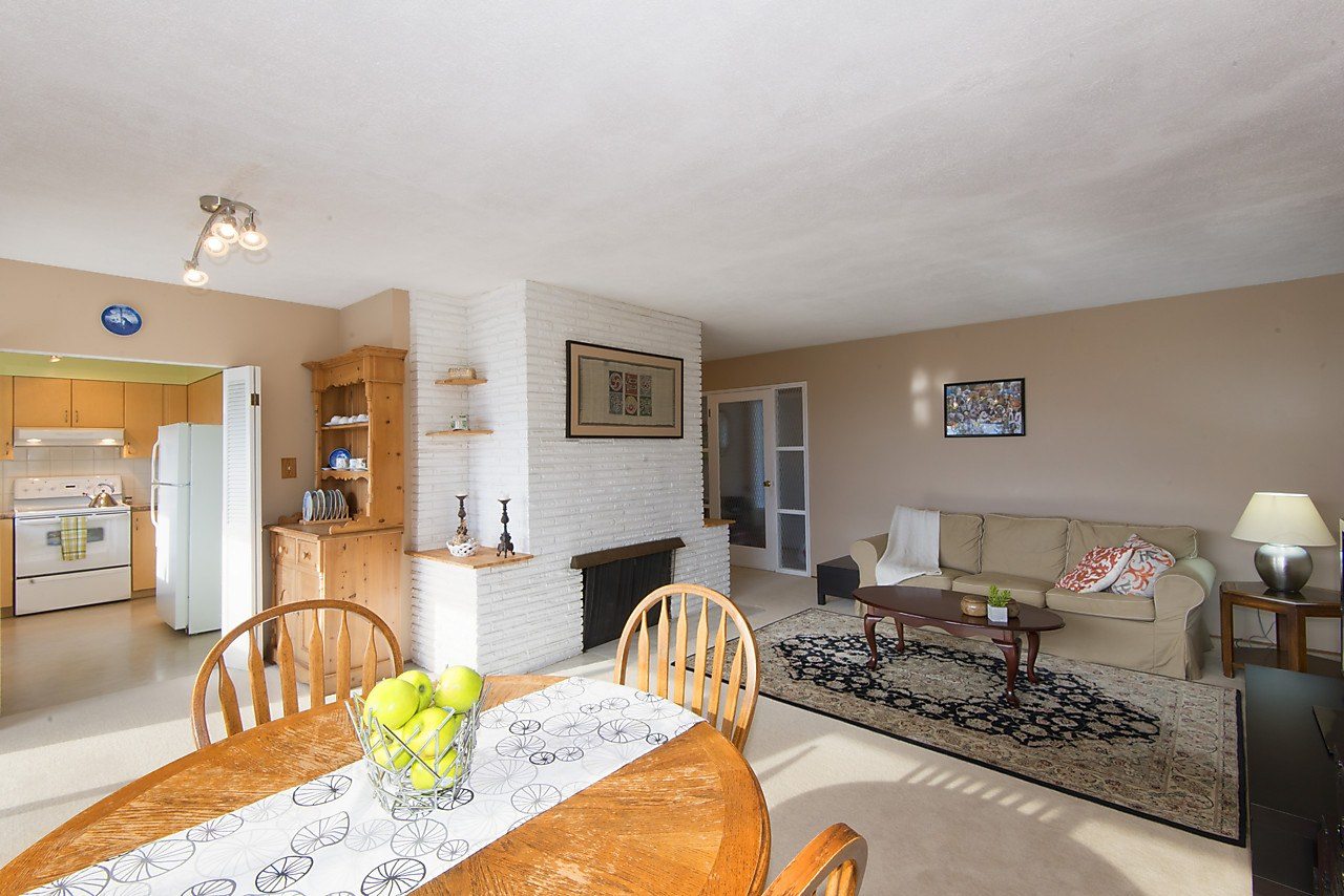Listing Image of 639 Montroyal Boulevard